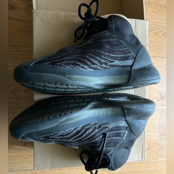 Adidas Yeezy Quantum Onyx - Picture 6 of 11